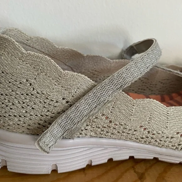 nwot SKECHERS Seager-Strike Out-Scalloped Knit Mary Jane Flat Sneaker - Picture 5 of 8